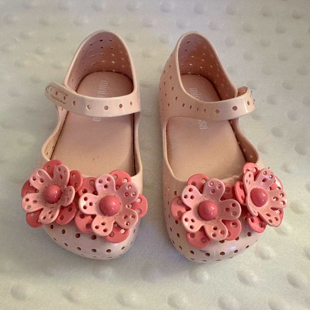 Mini Melissa Pink Dress Shoes with Floral Embellishments